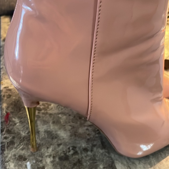 Size 8 - Picture 2 of 3